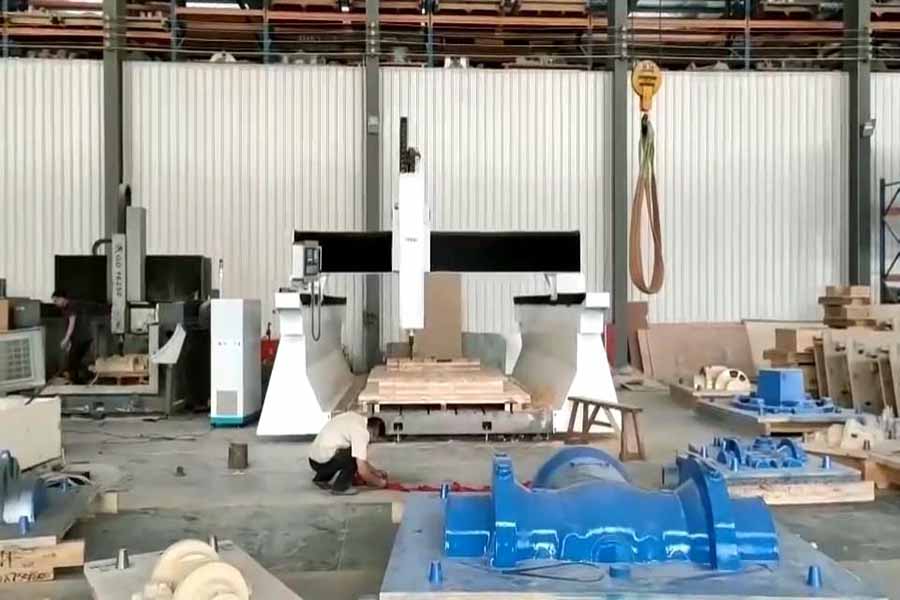 閥體加工中心設備調試完成開動大吉