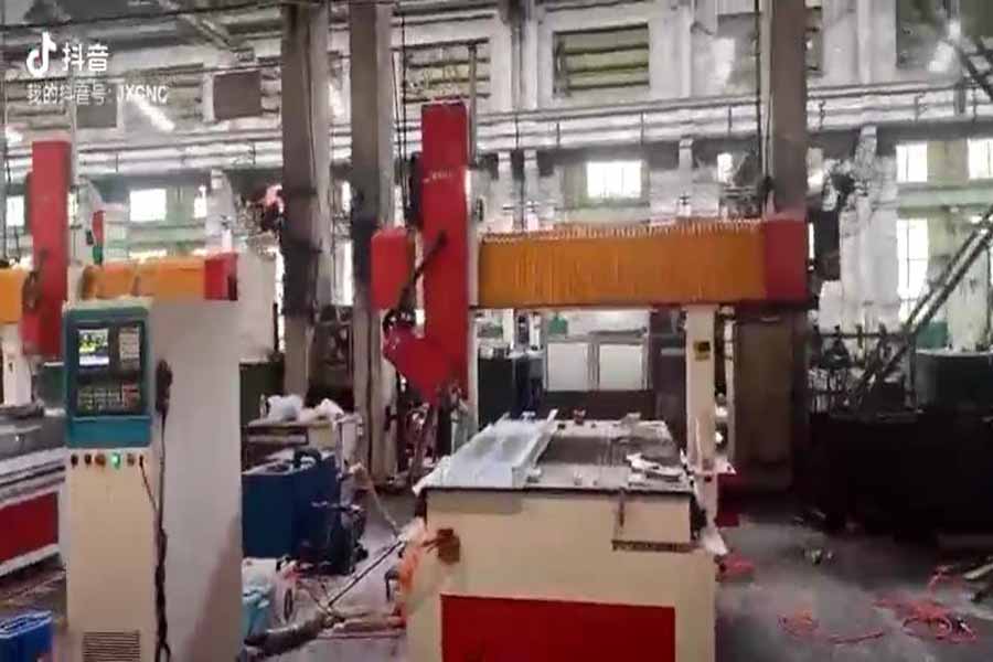 廣東復合材料加工中心設備調試正常運行中